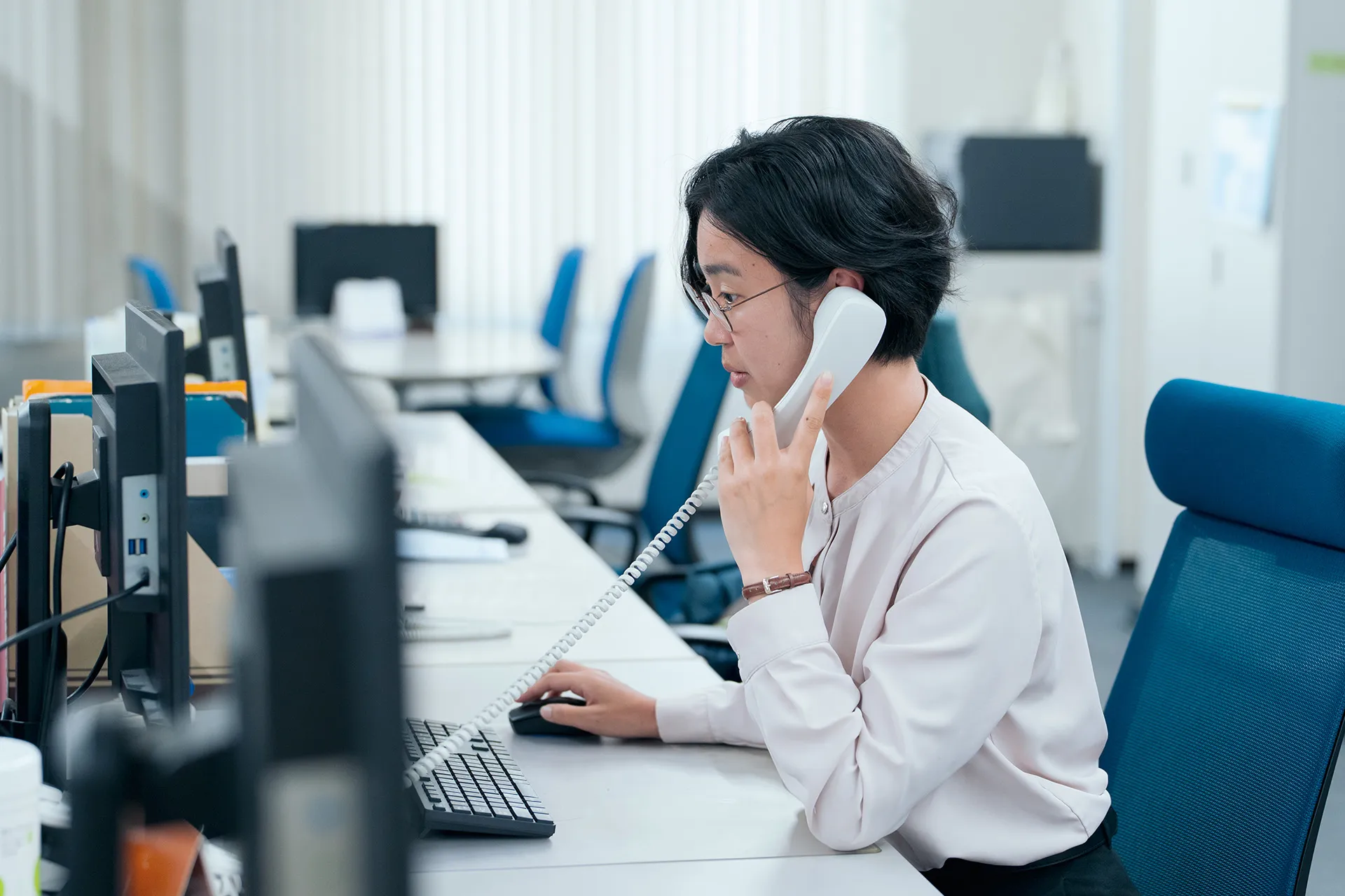 採用業務に取り組む社員